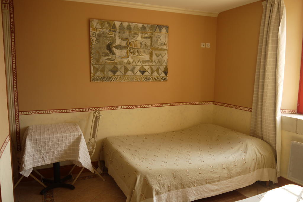 Troglodyte De La Fosse Hotel Meigné Стая снимка